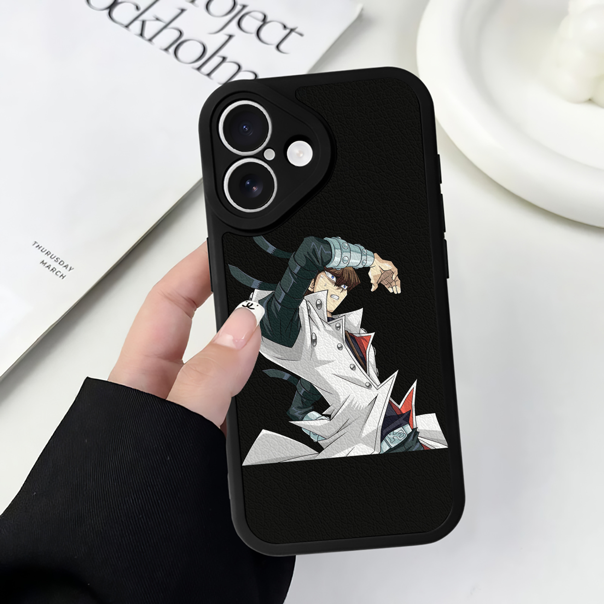 （画像用） 遊☆戯☆王 Yu-Gi-Oh! 【iPhone 16シリーズ対応】シリコンスマホケース（レザー調） 材質：シリコン